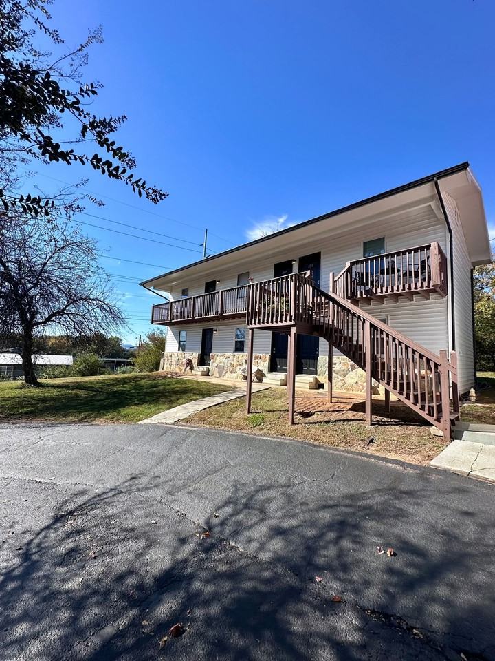 Courtyard Cottages - Photo 3 of 38