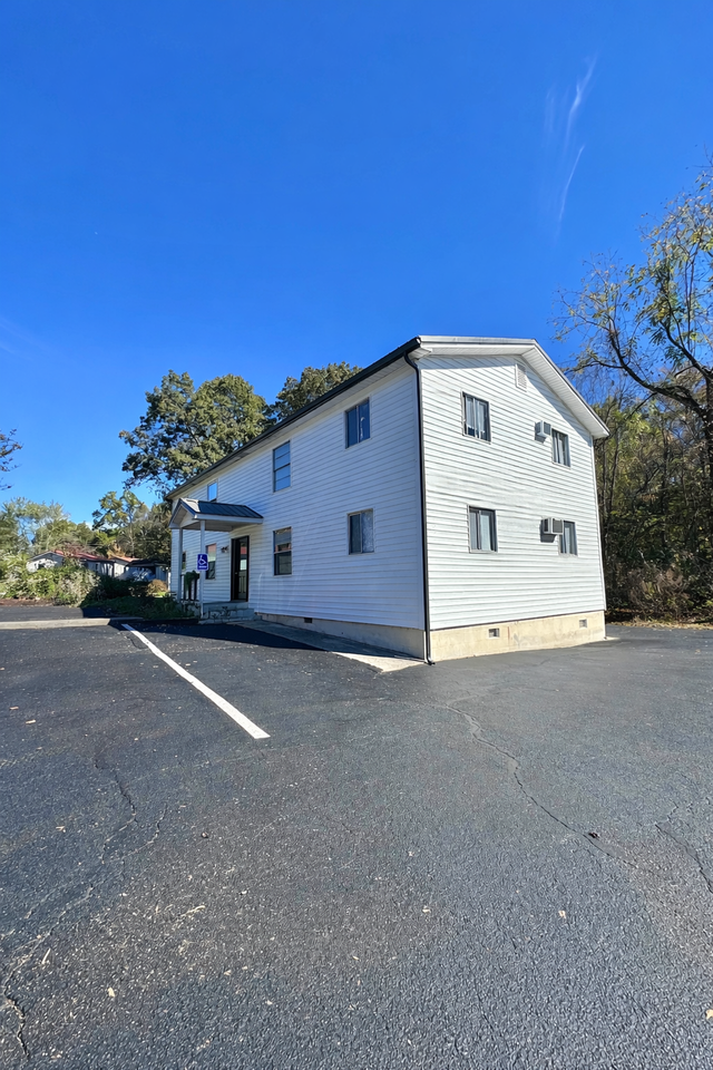 Courtyard Cottages - Photo 6 of 38