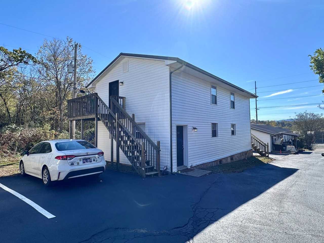 Courtyard Cottages - Photo 7 of 38