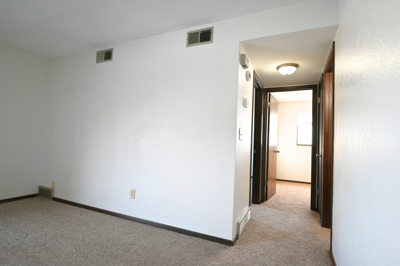 Hawkeye Apartments - Photo 7 of 19