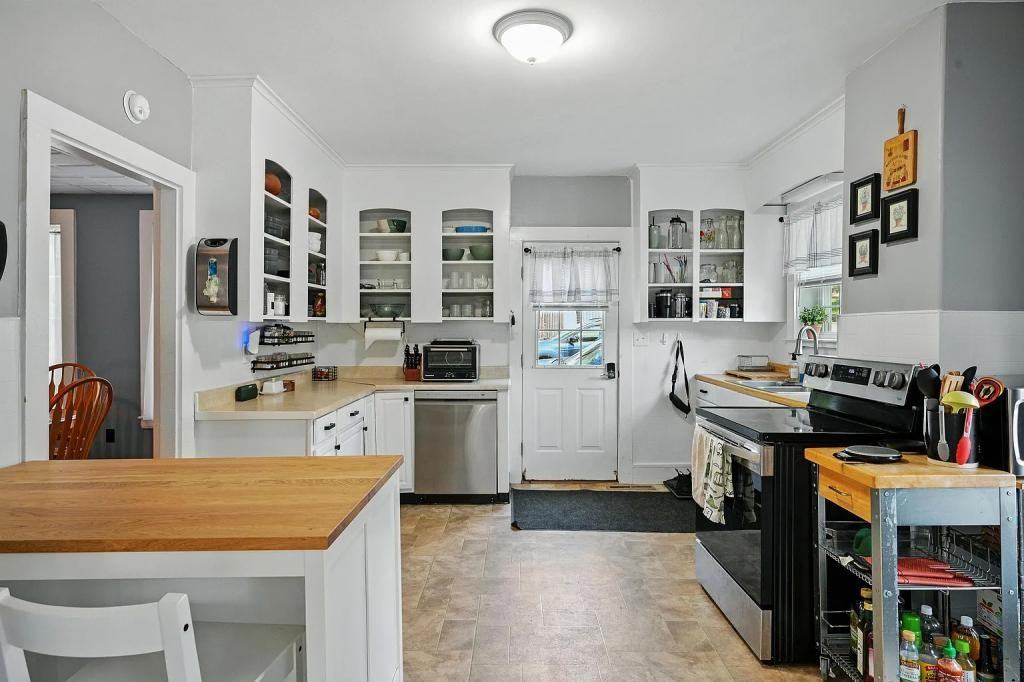 14 Maple St - Photo 3 of 19