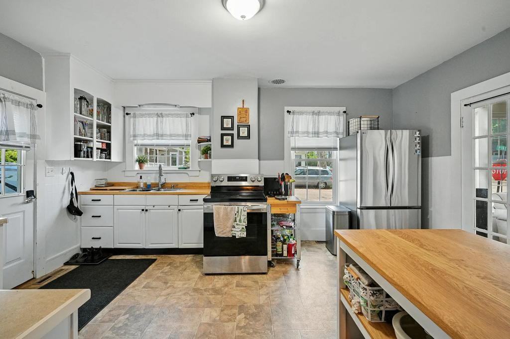 14 Maple St - Photo 4 of 19