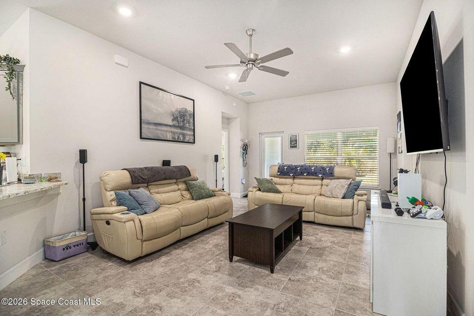 1041 Tupelo Cir - Photo 3 of 23