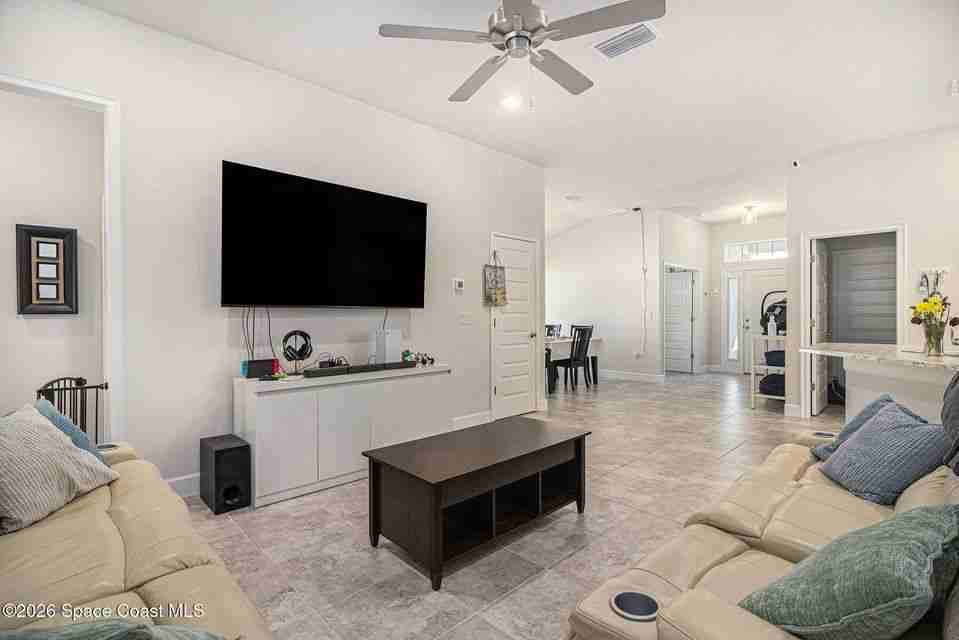 1041 Tupelo Cir - Photo 4 of 23