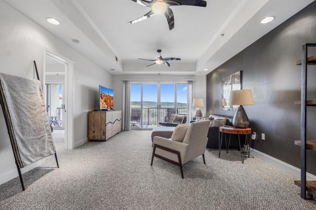 210 Raceday Center Dr - Photo 3 of 50