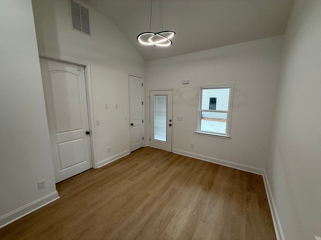 120 Rose St #B - Photo 3 of 10