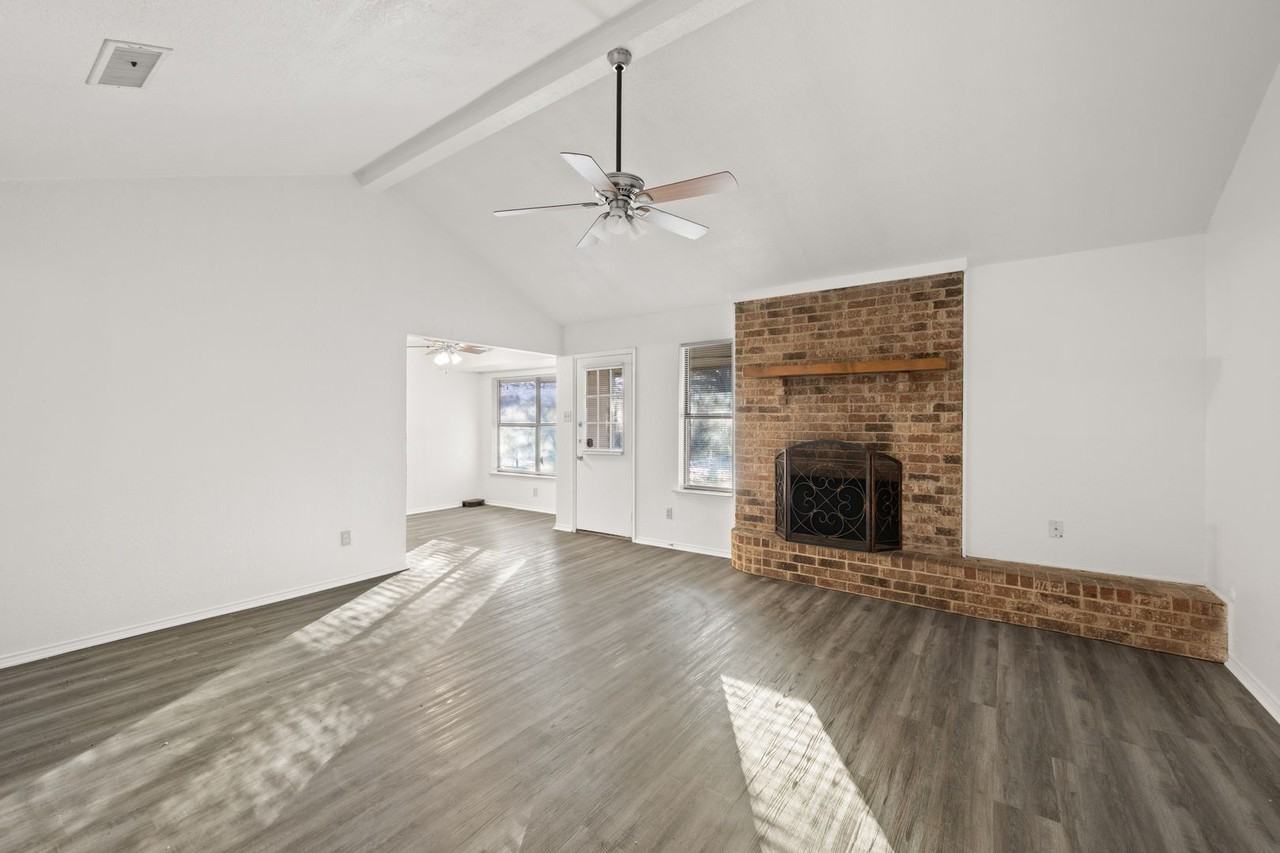 7509 Echo Hill Dr - Photo 3 of 24