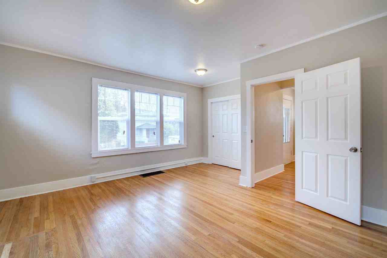 5007 8th Ave Ne - Photo 6 of 26