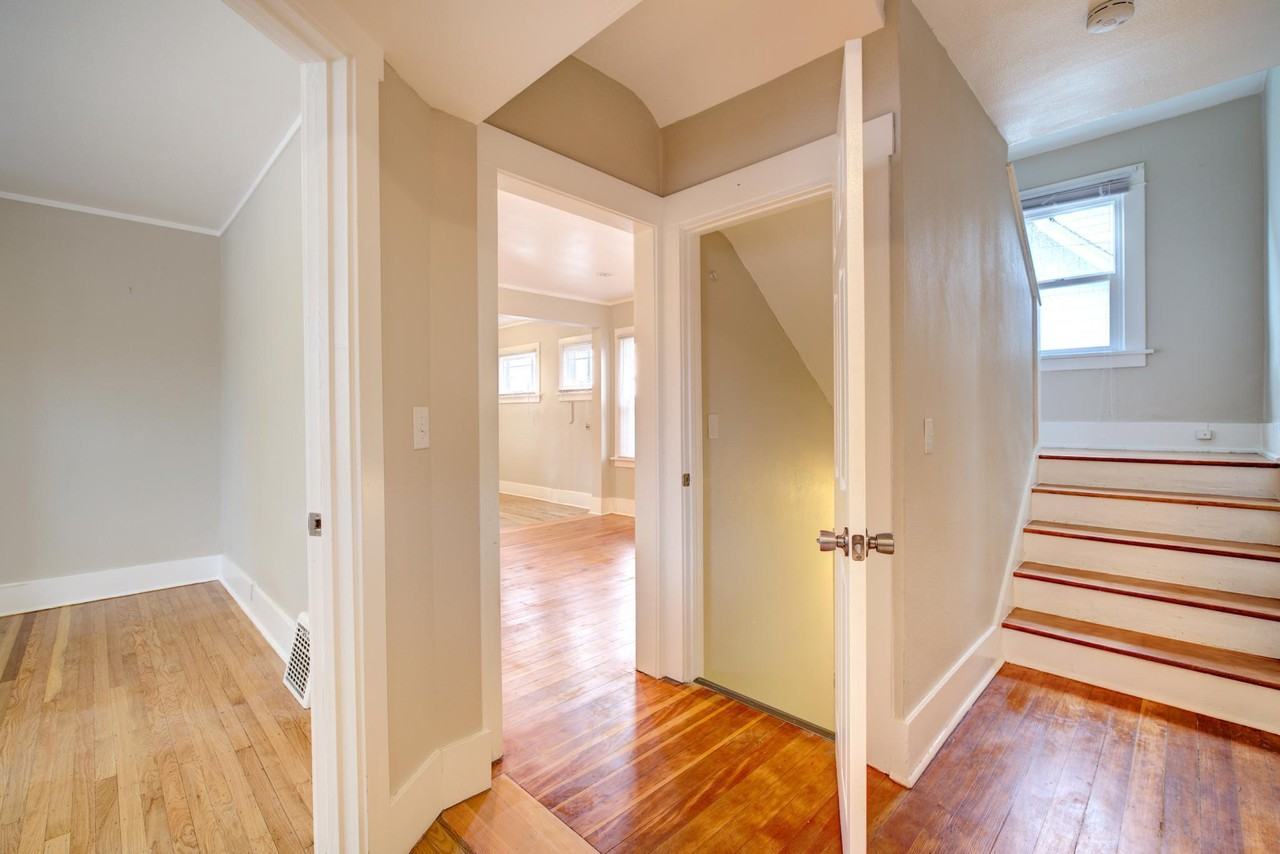 5007 8th Ave Ne - Photo 4 of 26