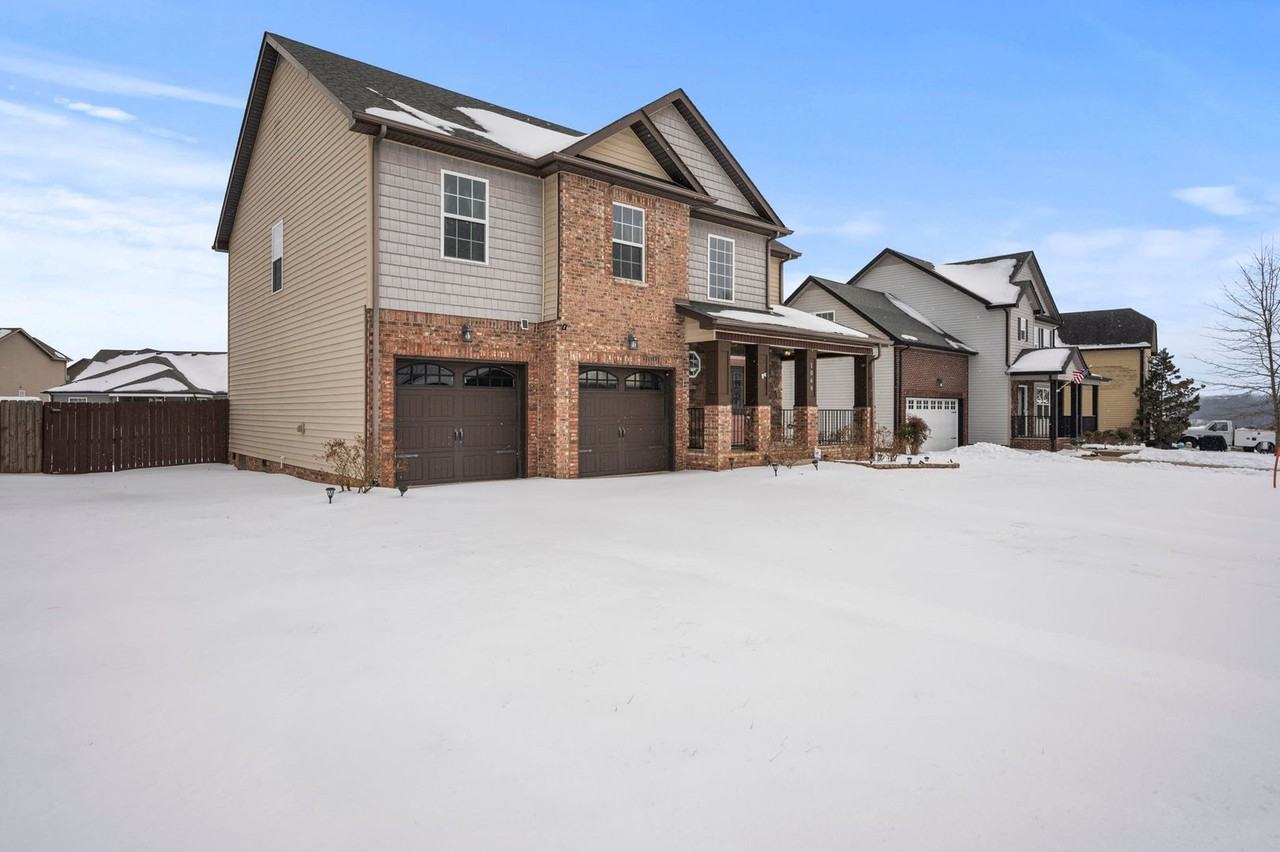 1069 Castlerock Dr - Photo 3 of 37