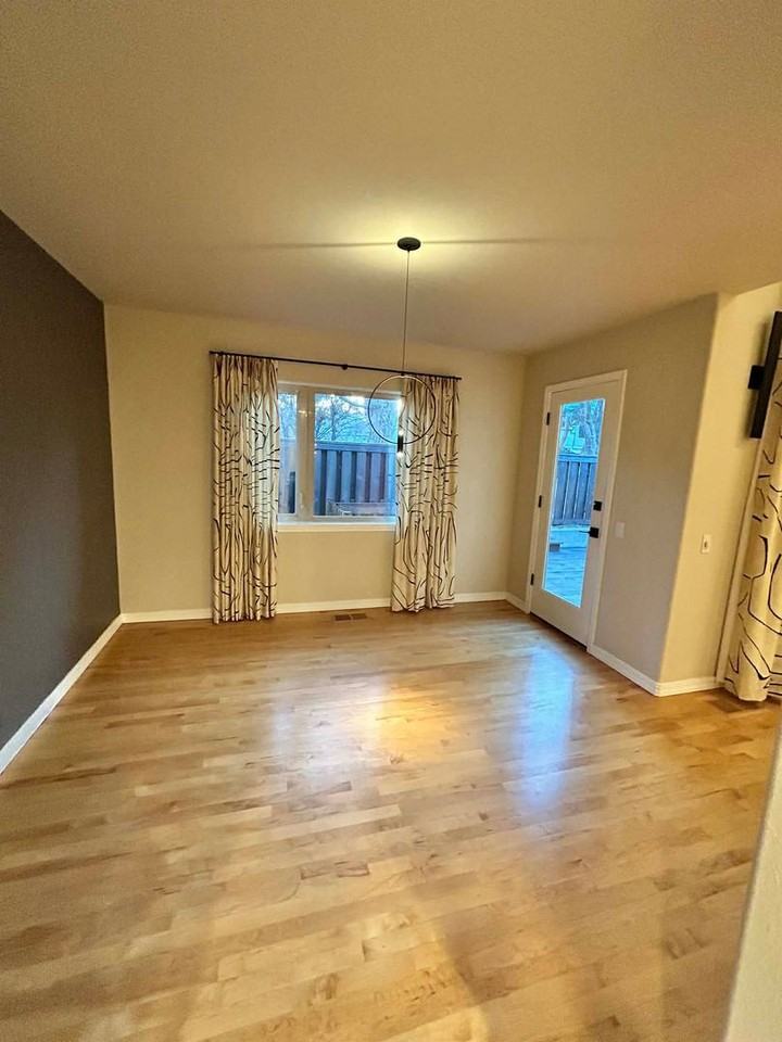 834 E Riverpark Ln - Photo 7 of 25