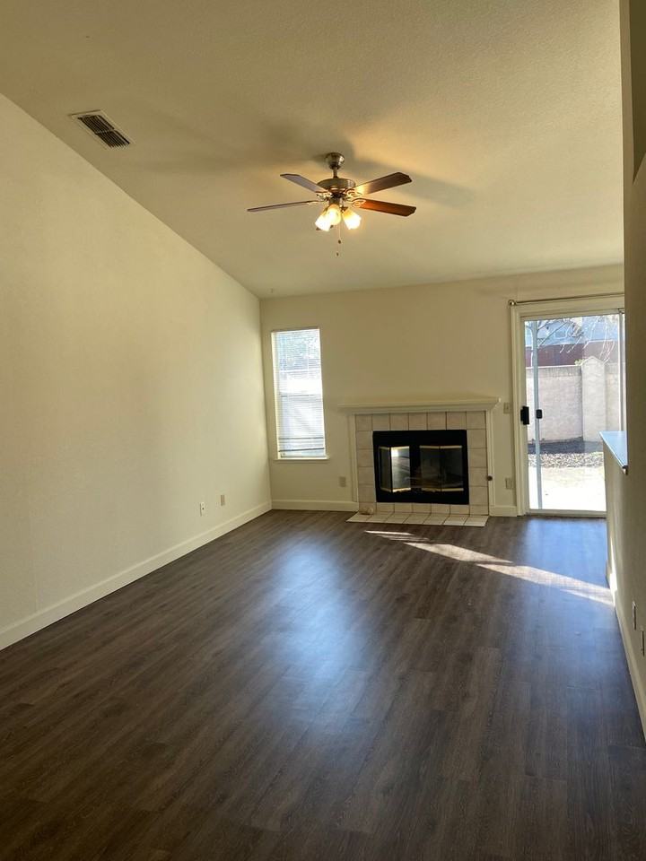 8521 Oakenshield Cir - Photo 3 of 18