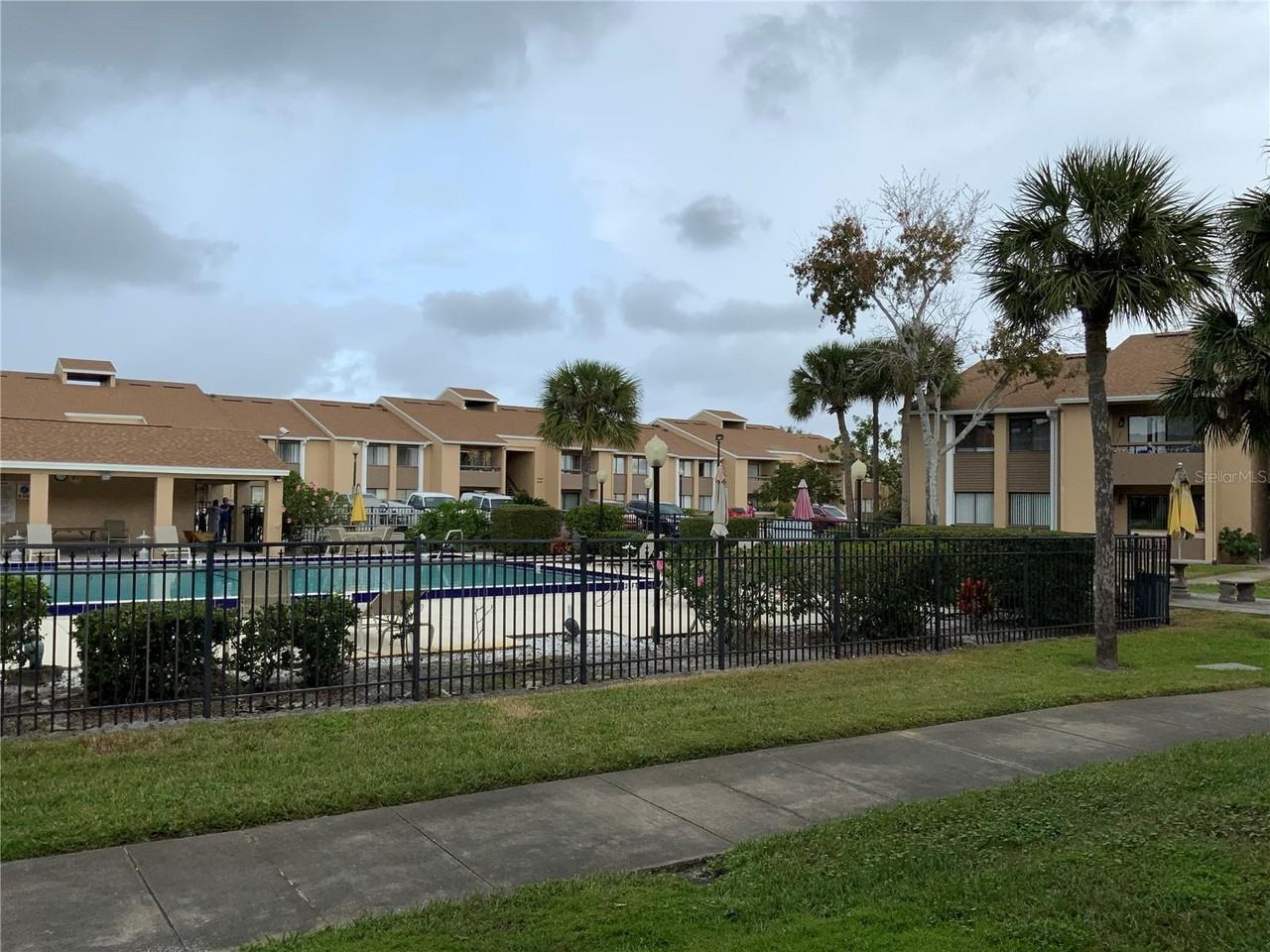 5333 Vineland Rd #1 - Photo 6 of 10