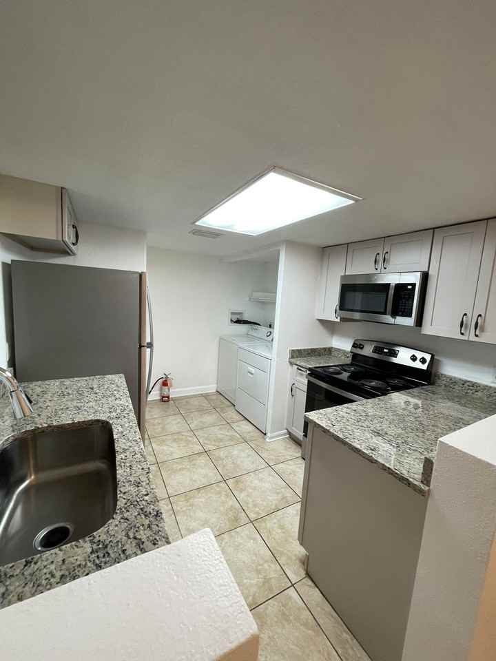 436 Washington Palm Loop #A - Photo 6 of 16