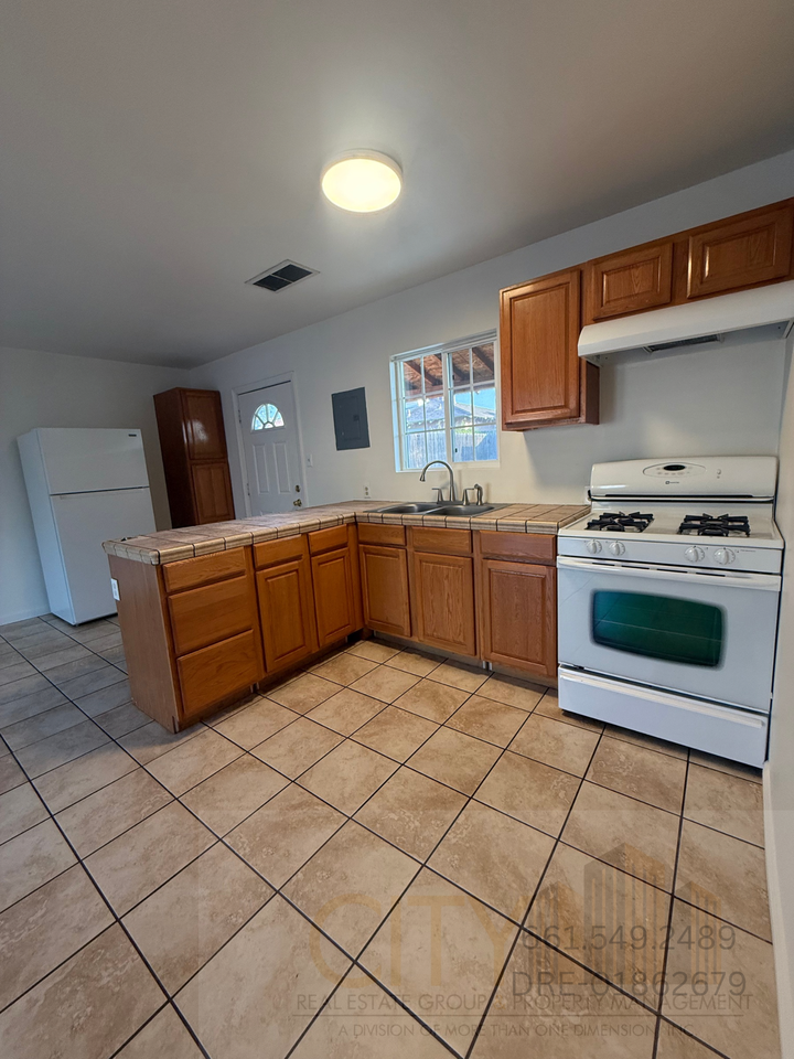 2814 16th St - Photo 2 of 9