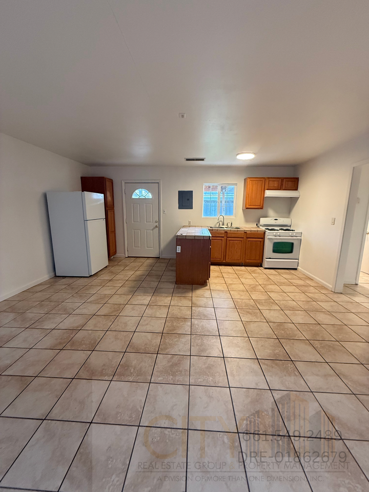 2814 16th St - Photo 5 of 9