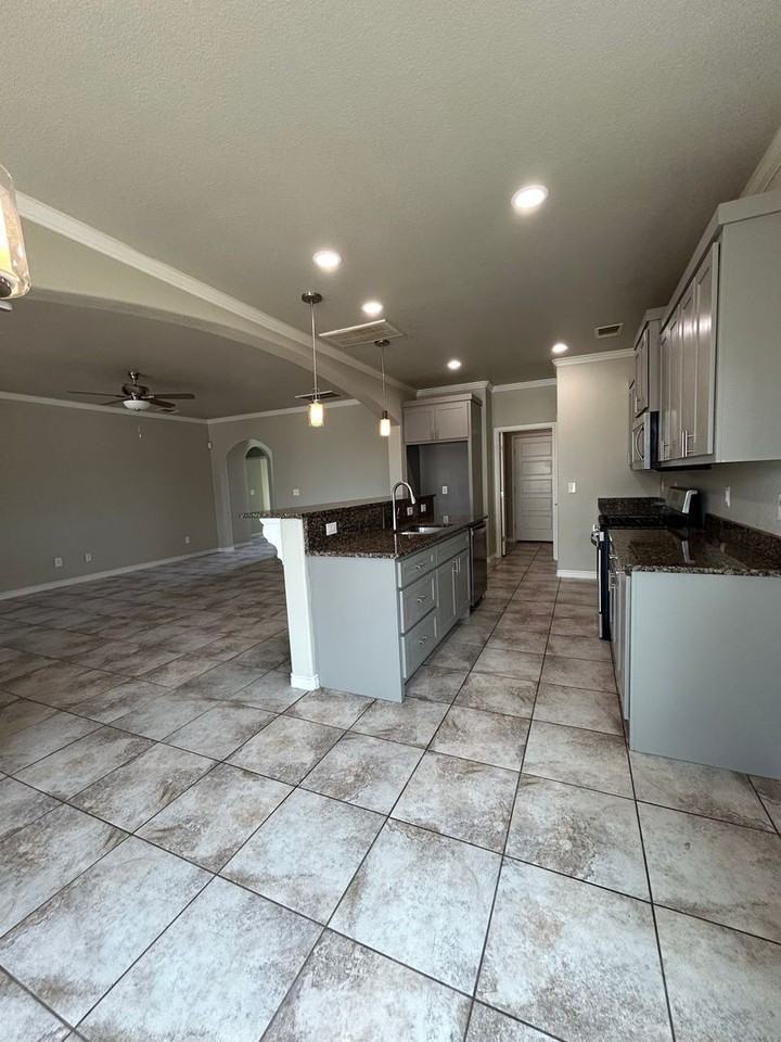 1811 Boise Dr - Photo 5 of 22