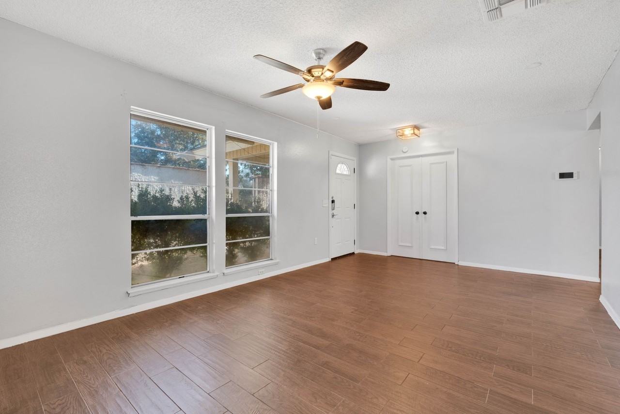 12207 La Charca St - Photo 4 of 22