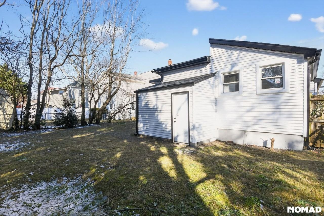 249 Lee St - Photo 3 of 21