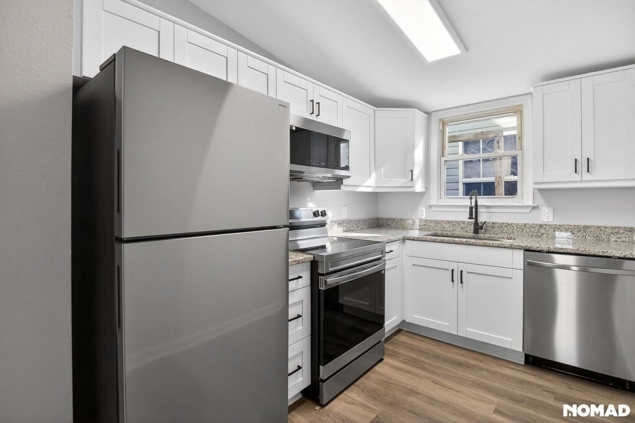 249 Lee St - Photo 7 of 21