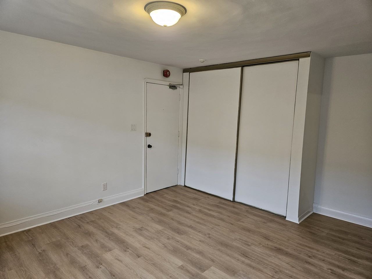 2513 Lake Shore Boulevard West #12 - Photo 4 of 8