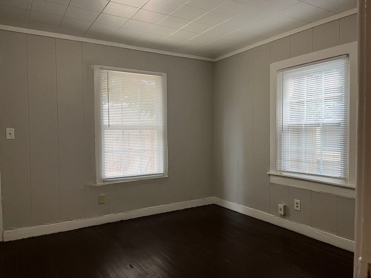 RE 2321 15th Street - Photo 4 of 10