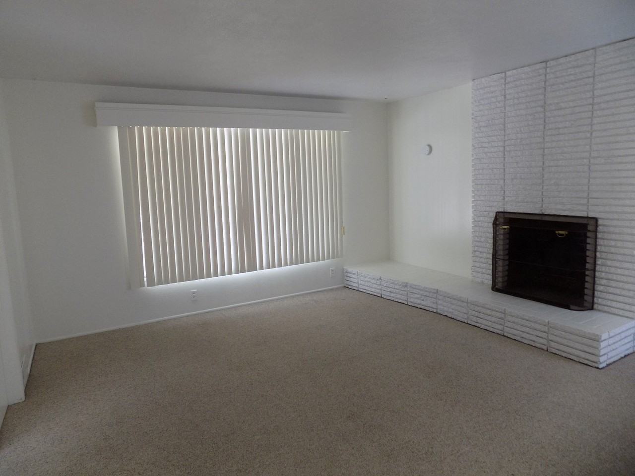 221 Longview Ln - Photo 3 of 10