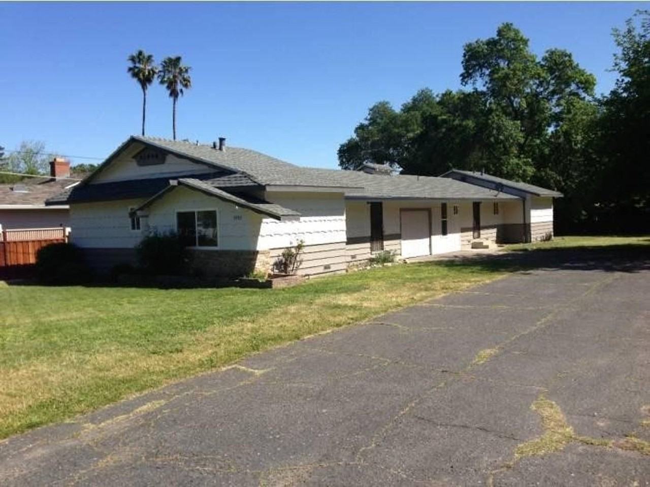 5952 Shirley Ave #B - Photo 2 of 12