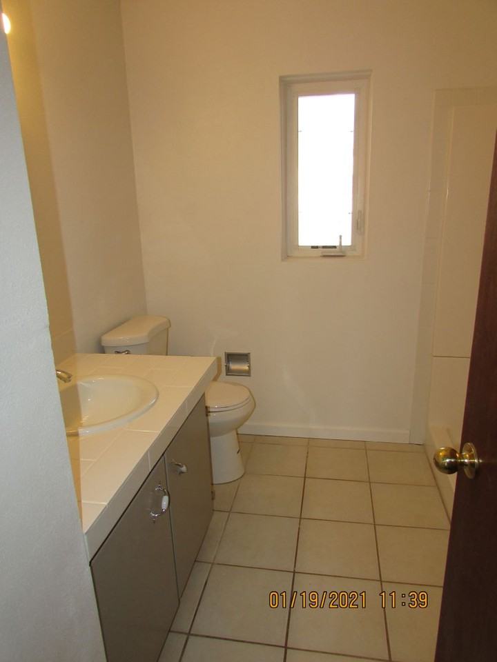 315 E Locust St - Photo 3 of 17