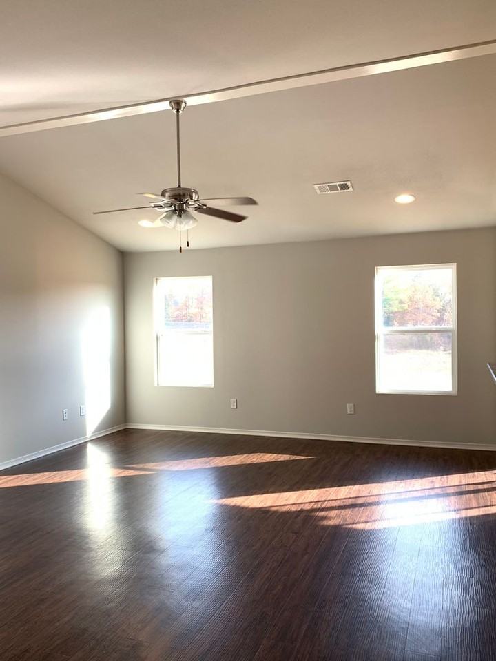 4724 Bedrock Dr - Photo 4 of 18