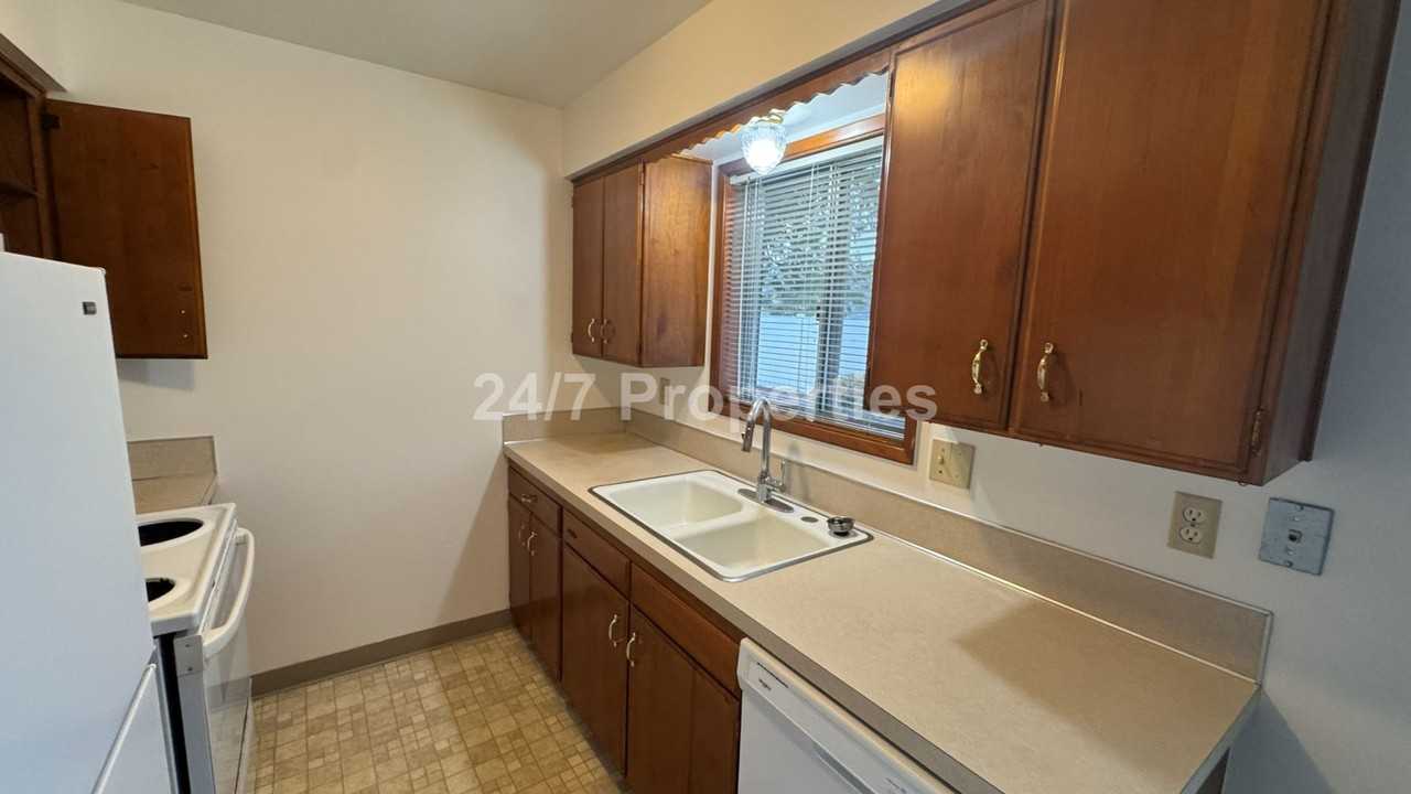14950 Se Webster Rd #1 - Photo 3 of 11