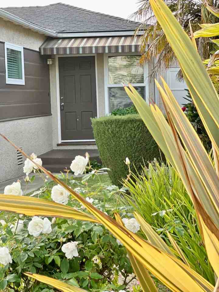 533 S Helberta Ave - Photo 3 of 44