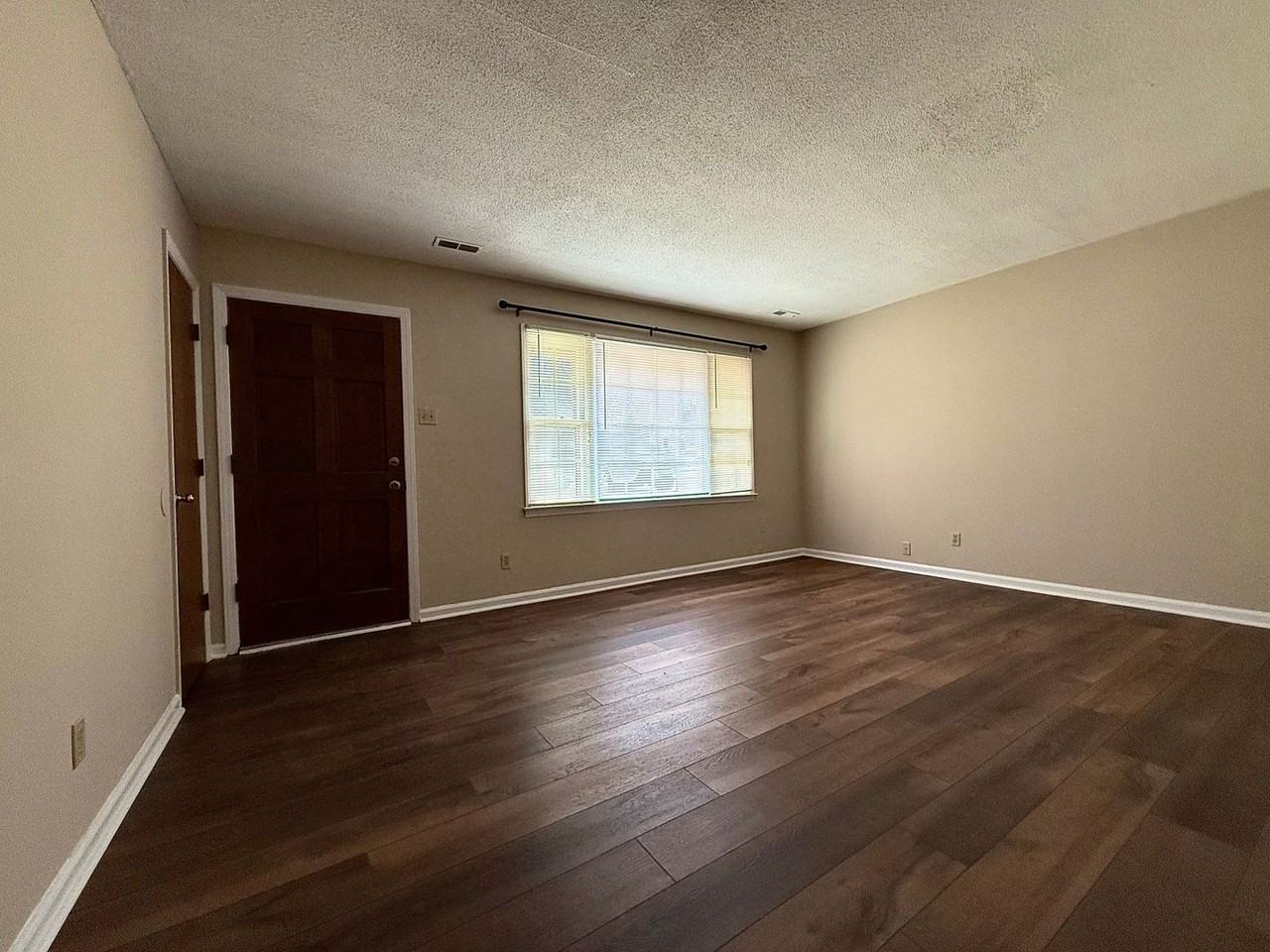 1141 Eisenhower Rd - Photo 2 of 30