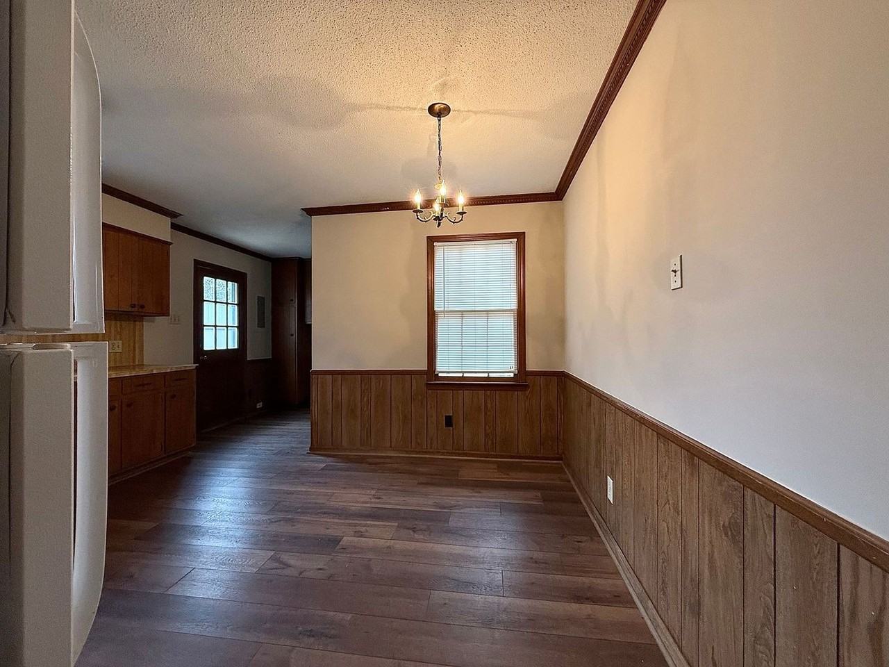 1141 Eisenhower Rd - Photo 4 of 30