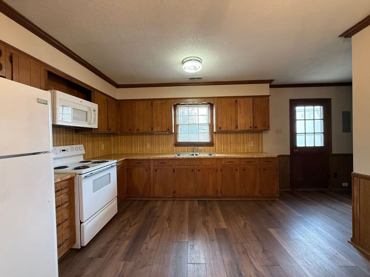 1141 Eisenhower Rd - Photo 5 of 30