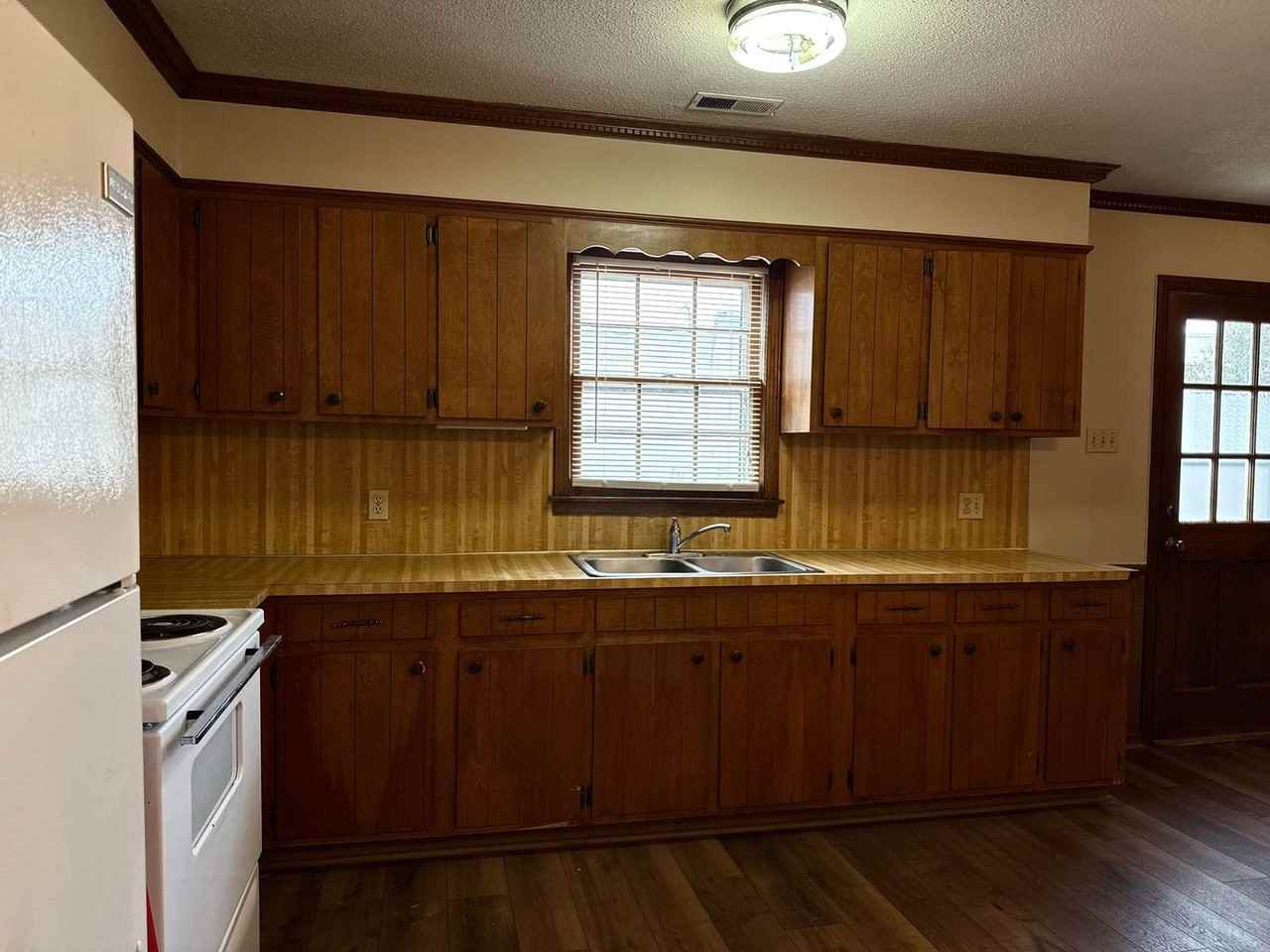 1141 Eisenhower Rd - Photo 6 of 30