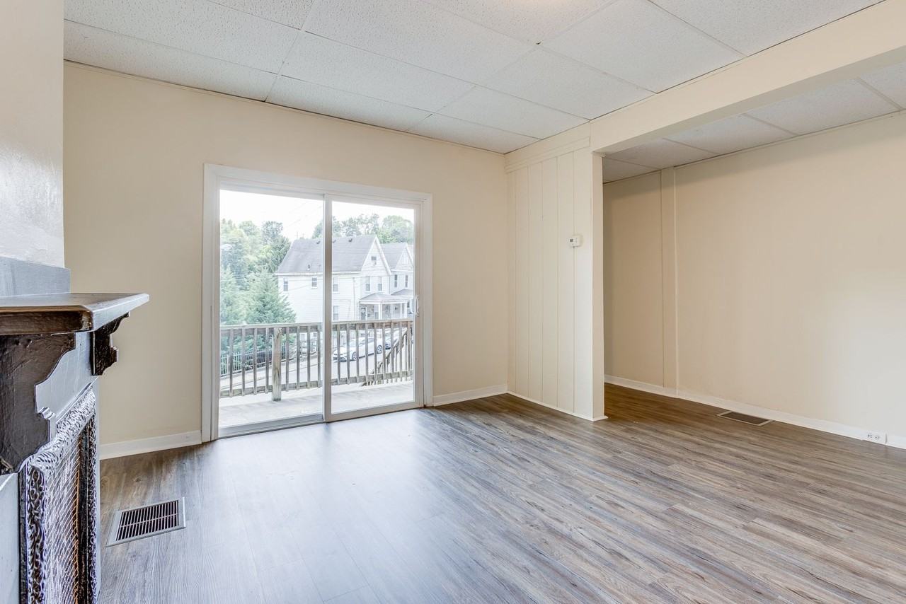 2614 S 18th St - Photo 3 of 27