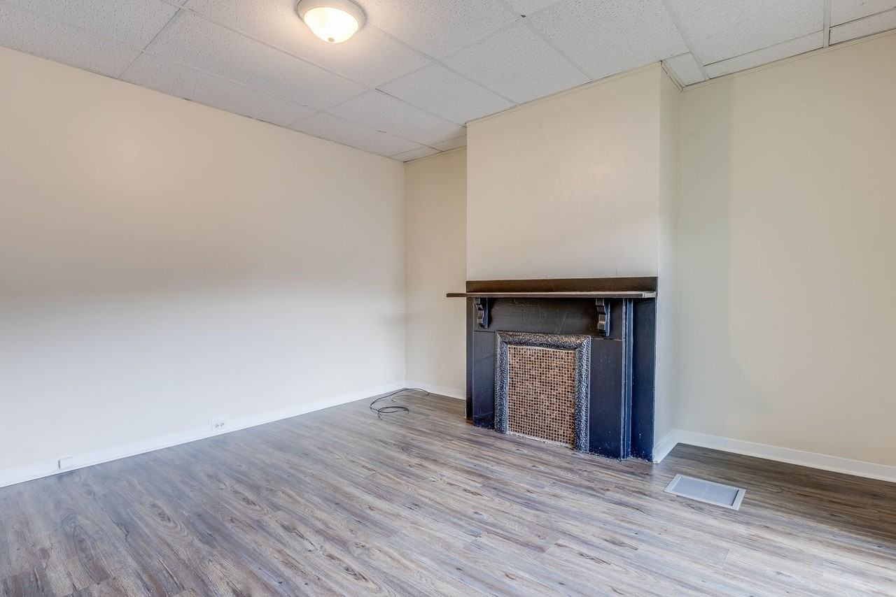 2614 S 18th St - Photo 5 of 27