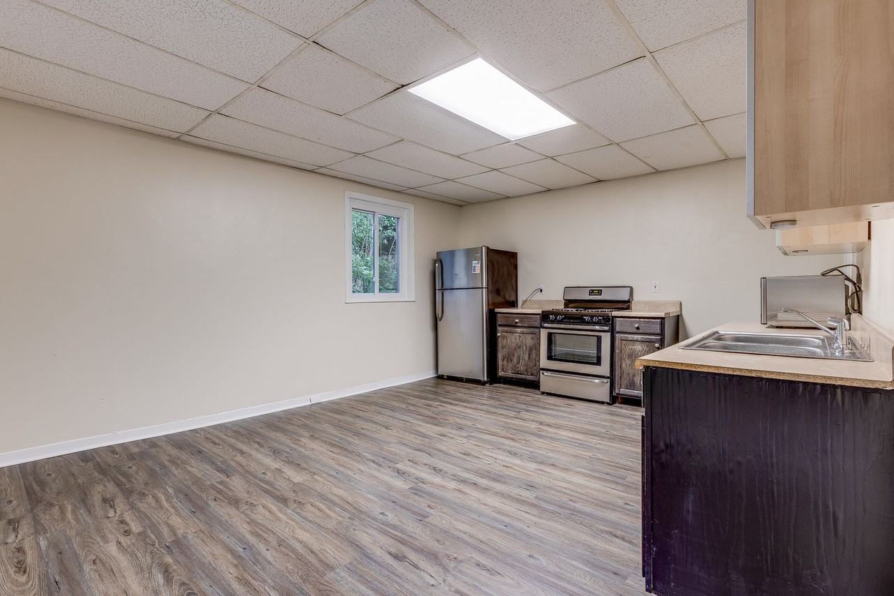 2614 S 18th St - Photo 6 of 27