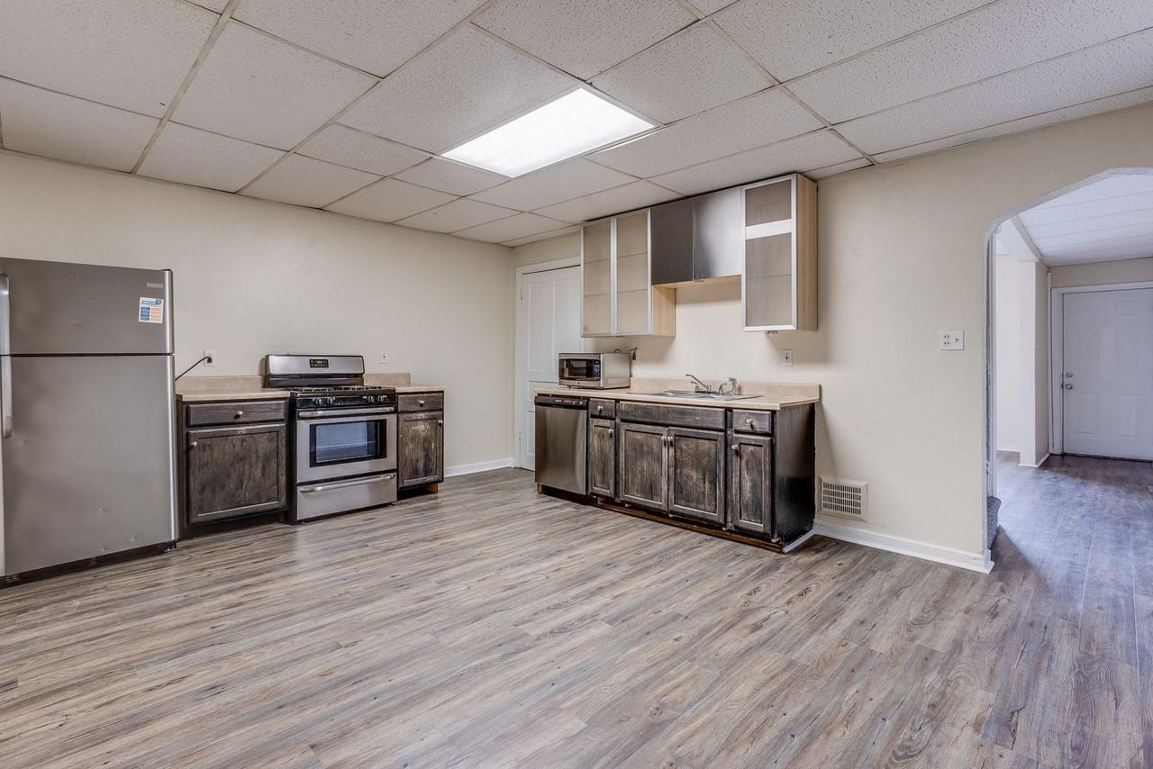 2614 S 18th St - Photo 7 of 27