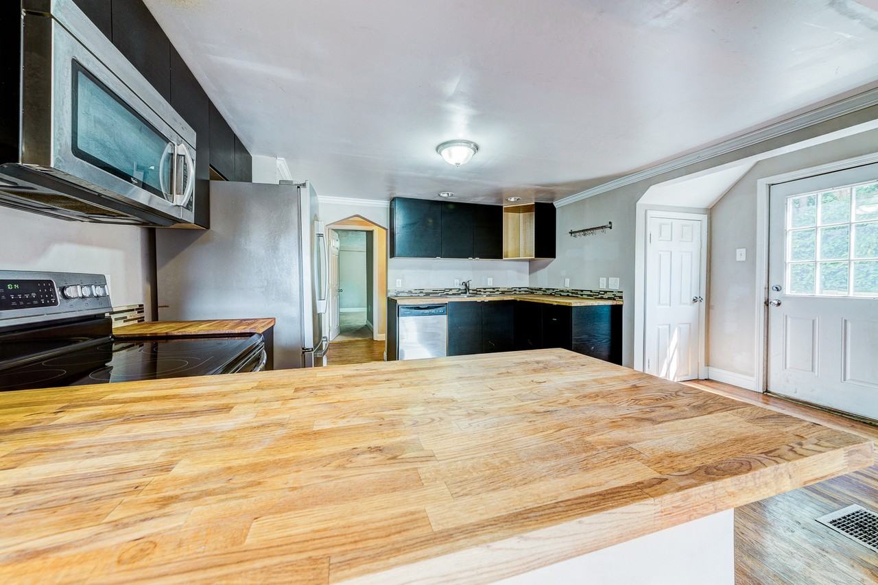 59 Barry St - Photo 7 of 32