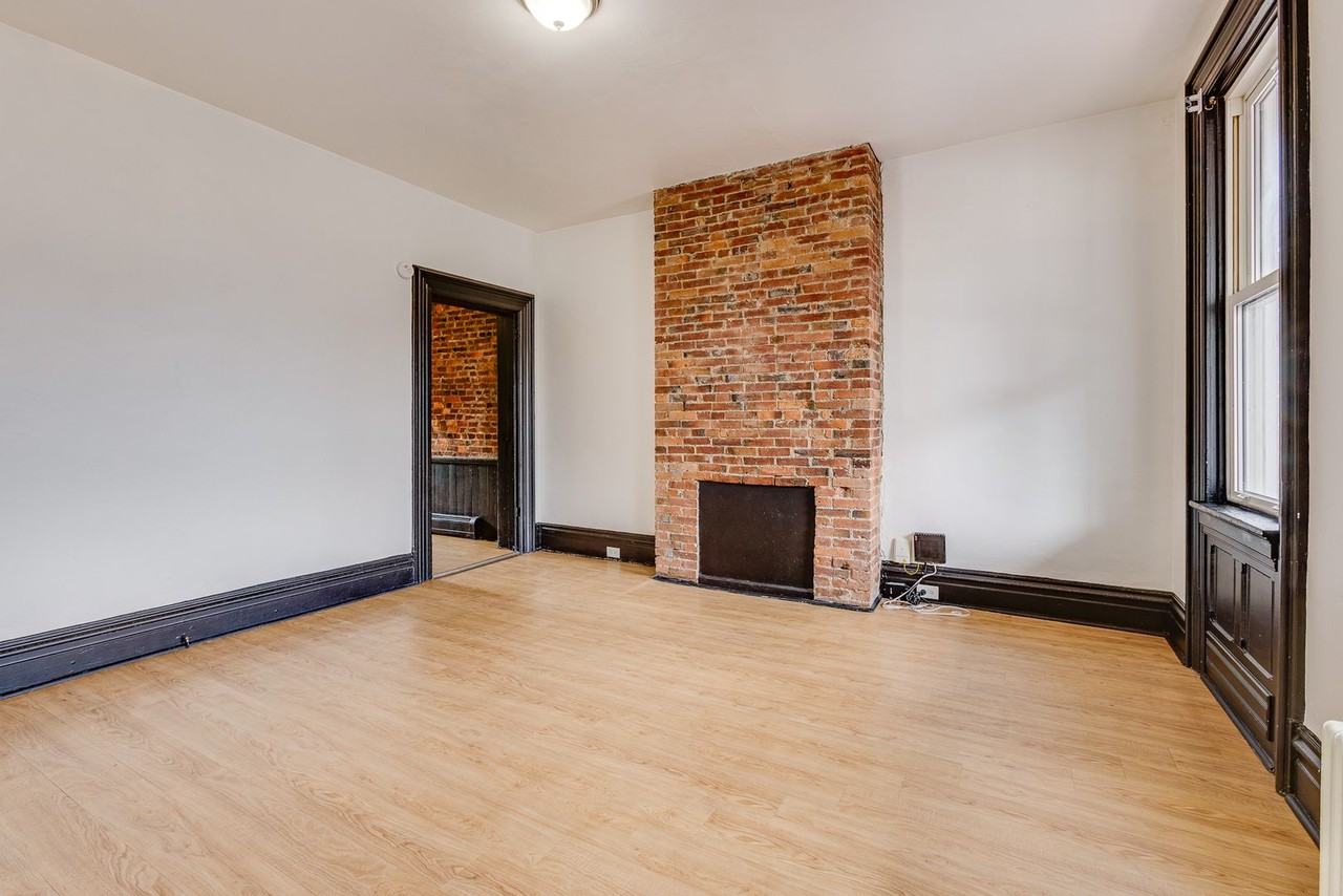 836 Industry St - Photo 5 of 38