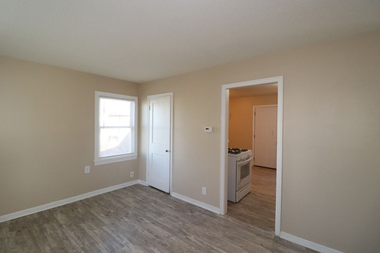 827 N Garfield St - Photo 2 of 27