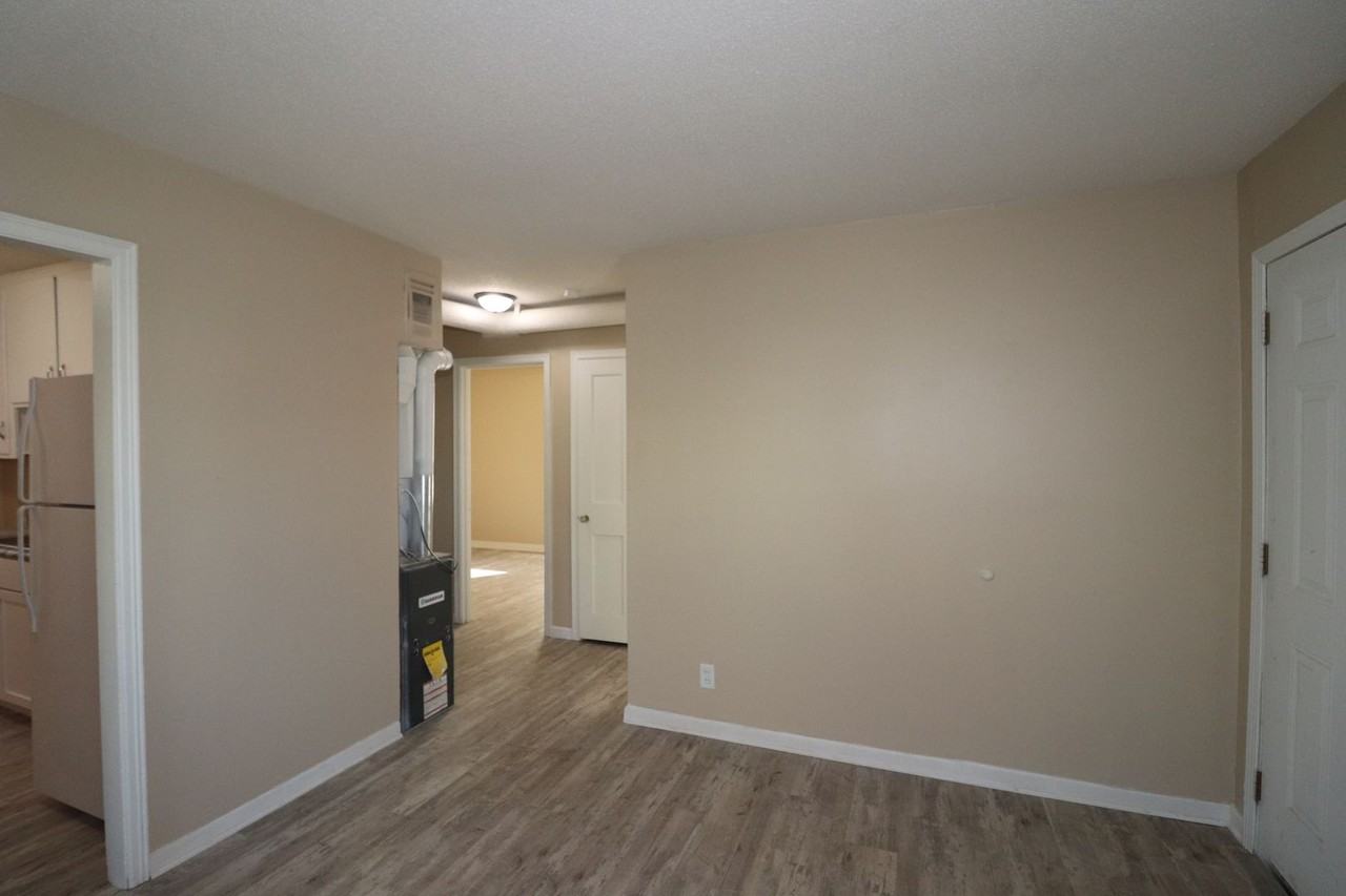 827 N Garfield St - Photo 3 of 27