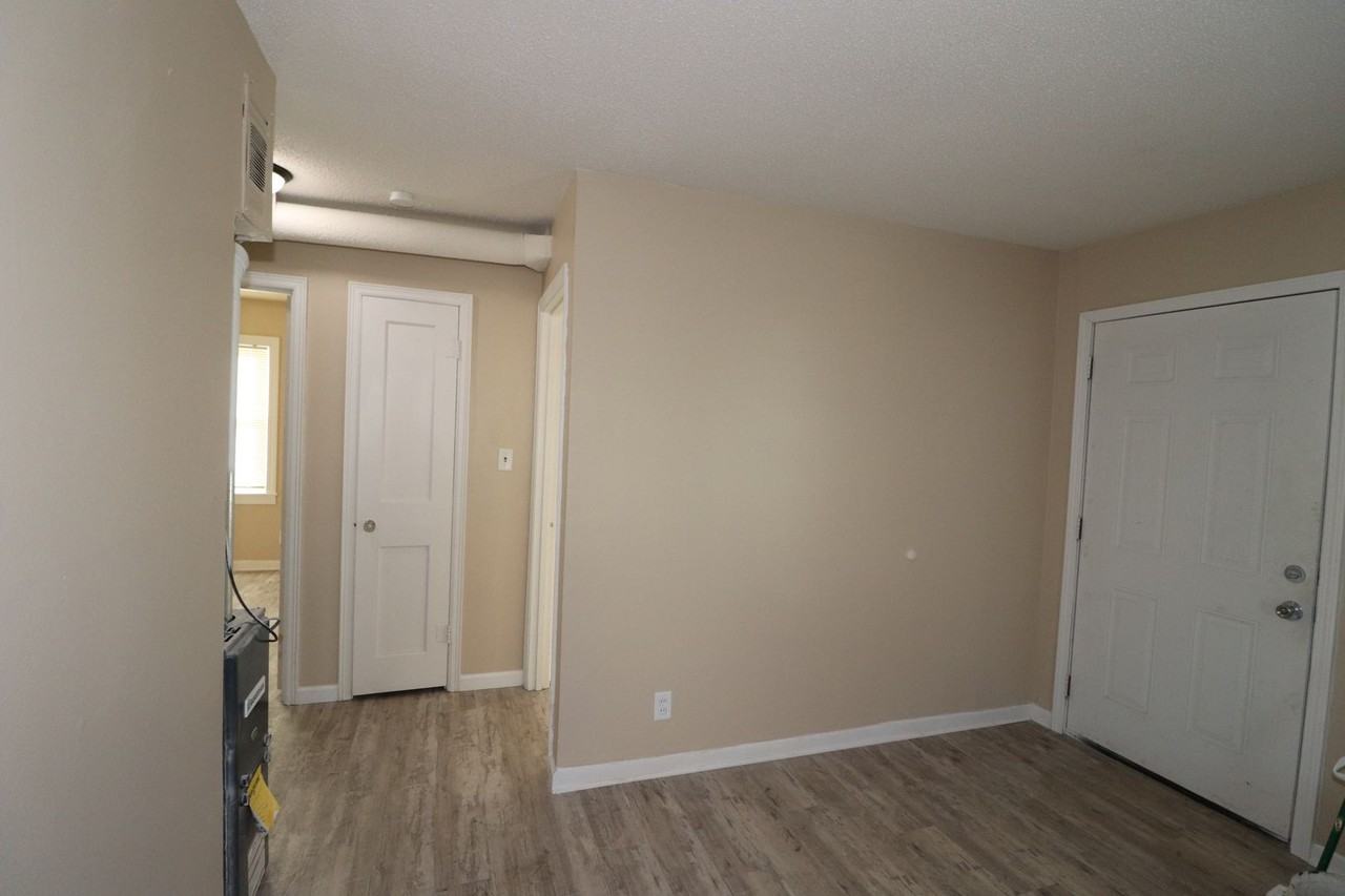 827 N Garfield St - Photo 5 of 27