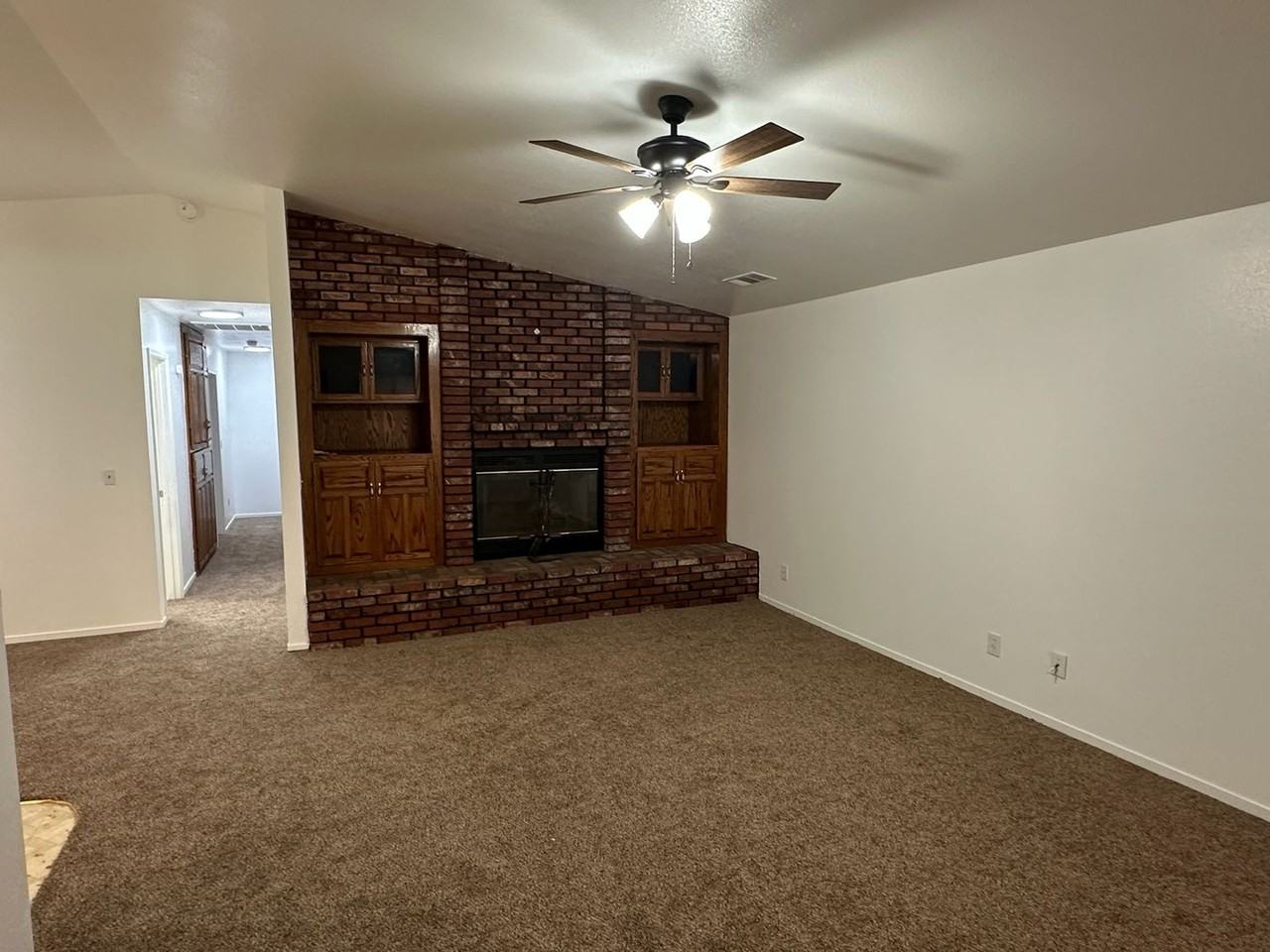 555 North Ct - Photo 2 of 22