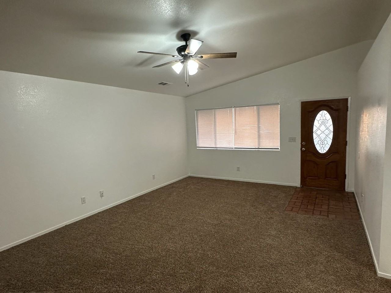 555 North Ct - Photo 3 of 22