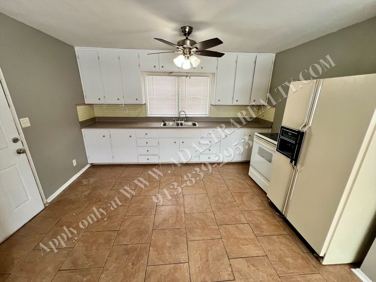 4500 N Brighton Ave - Photo 5 of 12