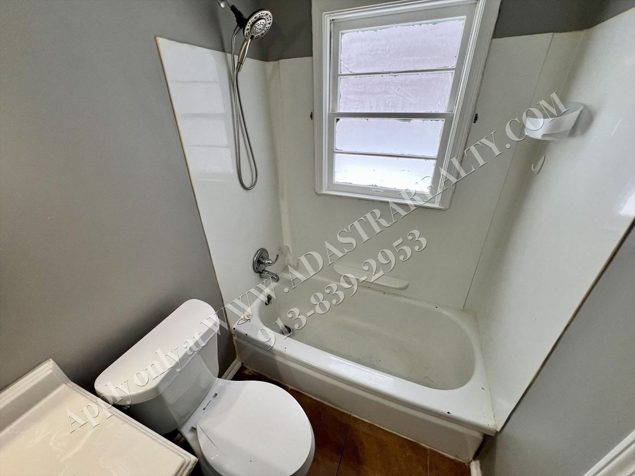 4500 N Brighton Ave - Photo 7 of 12