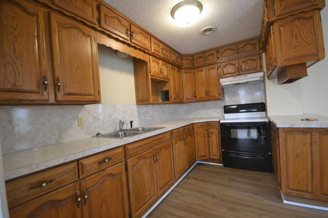 728 E Maupin St - Photo 2 of 12